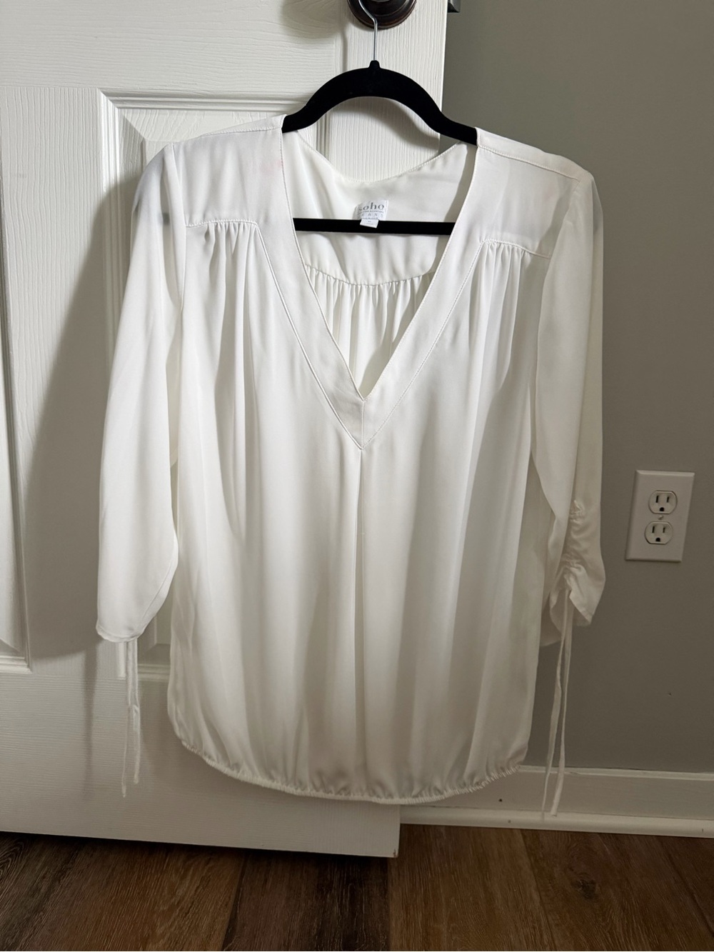 Relaxed V-Neck White Blouse - Chic Everyday Top